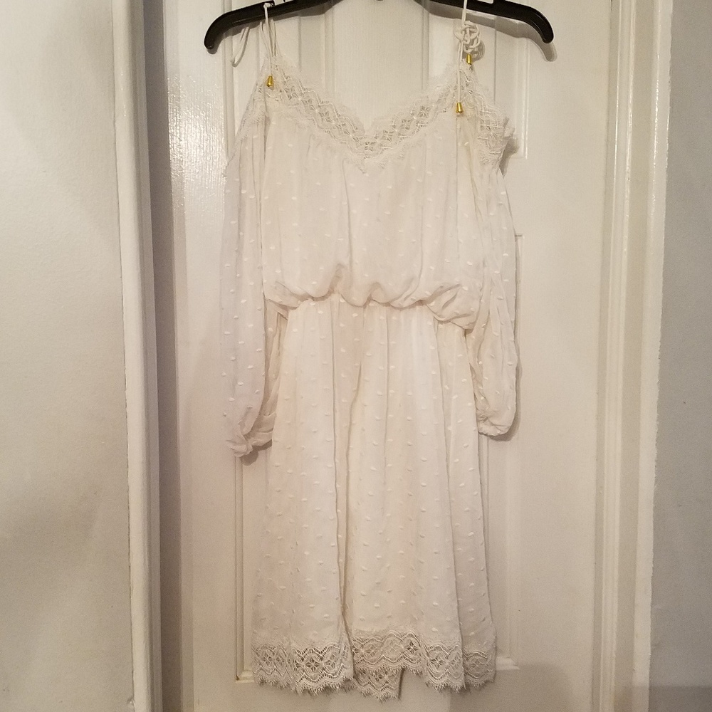 Gorgeous cream Gianni Bini dress